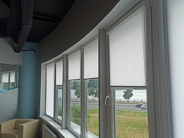 Рулонные шторы мини Альфа белый салон Амиго-дизайн